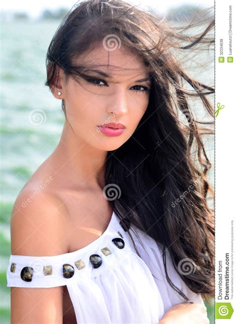 sexig flicka med hår i vinden arkivfoto bild av stänga sommar 32334638