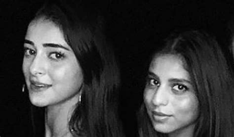 Suhana Khan Dances With Bestie Ananya Panday Hides Her Face From The Camera Watch Video