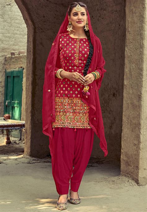Embroidered Georgette Punjabi Suit In Red Kch6199