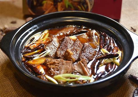 晶華國際酒店集團（英語譯名：silks hotel group，註冊英語譯名：formasa international hotels group，簡寫為fih group），簡稱晶華酒店，是以臺灣為基地的跨國旅館集團，1991年成立於臺北。最初從唯一據點台北. 2湯1醬川味足 國賓牛肉麵搶冷凍包開賣 - 中時電子報