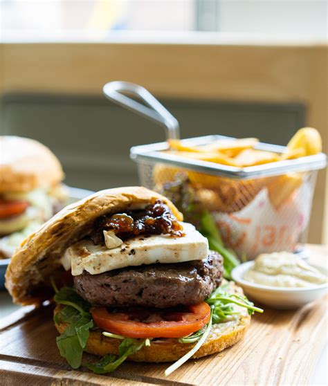Vous êtes allé à burger king ? Whether you love your burgers with the best beef, luscious ...