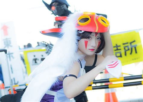 The Best Japanese Cosplayers From The First Day Of Winter Comiket