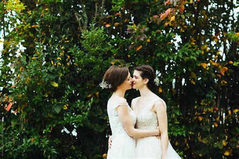 Beautiful Happy Lesbian Wedding Del Colaborador De Stocksy Jennifer