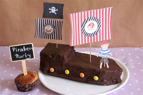 Wimpelkette torte vorlage zum ausdrucken teil von wimpelkette vorlage zum ausdrucken. Piraten-Kindergeburtstag: Schoko-Schiff selber machen ...