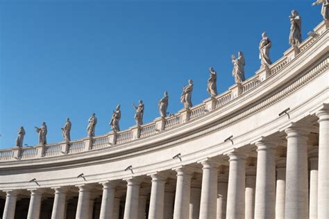 Premium Photo Left Wing Of St Peters Colonnade And Statues In The