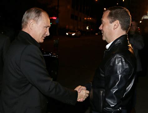 Medvedev Grip Russia Government Resigns As Putin Proposes Reforms That News From The 1