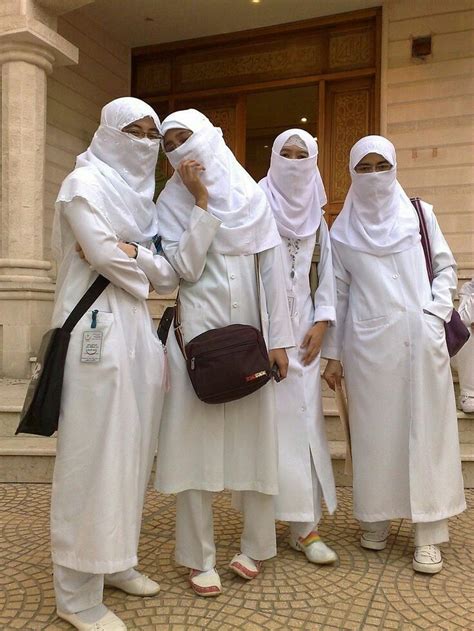 Perfectly Modest “ Muslim Nurses ” Islam Women Beautiful Muslim