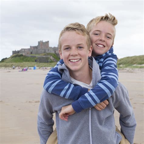 Fostering Siblings Foster Care For Siblings L Fca Scotland