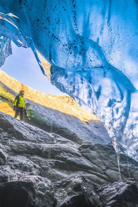 Stunning Photos Show The Incredible Natural Phenomenon Of Icelands Ice