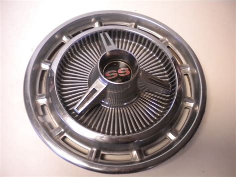 65 Chevy Impala Ss Nova Ii 14 Inch Hubcap Includes Spinner