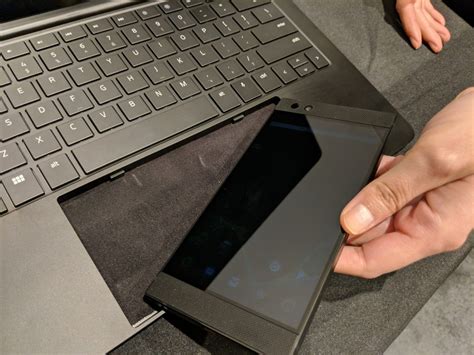 Razers Project Linda Phone Laptop Hybrid Is Ces 2018s Coolest Gadget