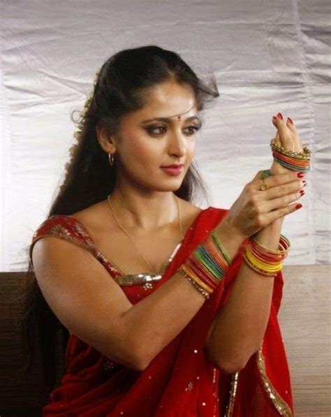 Sexy Anushka Shetty In Saree In Vaanam Movie Filmi Tamasha