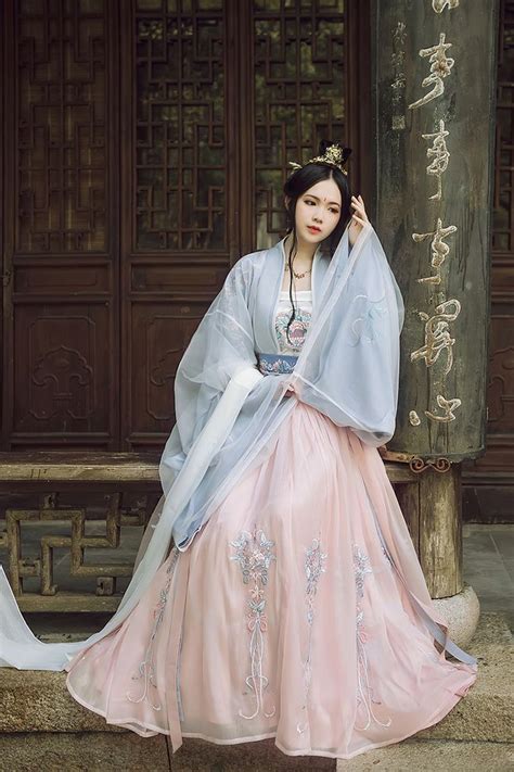 Chinesehanfu, we take reviving hanfu as our duty, as the carrier of. Chinese Hanfu beauty | Traditional chinese dress ...