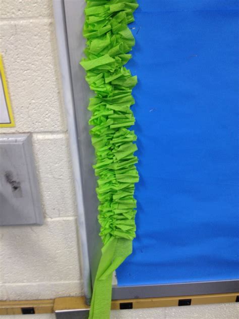 Wonders in the Middle: Colorful 3D Bulletin Border