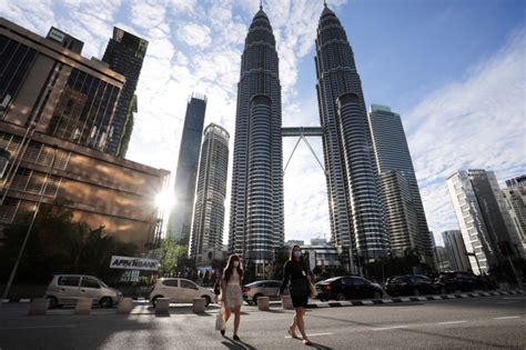 Malaysia on monday imposed a new nationwide lockdown, as the country grapples with a surge in coronavirus cases and highly infectious variants that the government said are testing its health system. At COVID-19 'breaking point', Malaysia suspends parliament ...