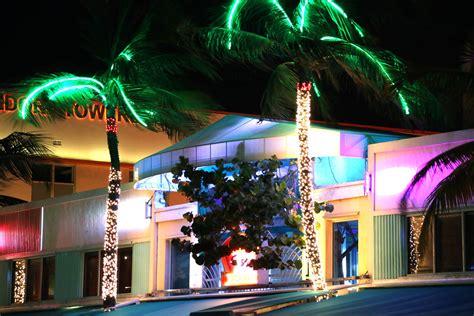 Is Ocean Drive safe at night? 2