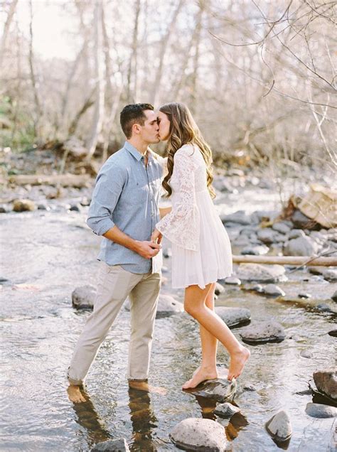 Maternity Photoshoot Outfit Ideas For Couples ~ Engagement Shoot Spring