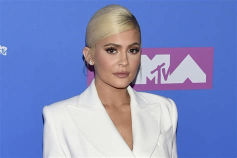 Kylie Jenner Mega Busen Ihre Xxl Brüste Sprengen Fast Das Bild News De