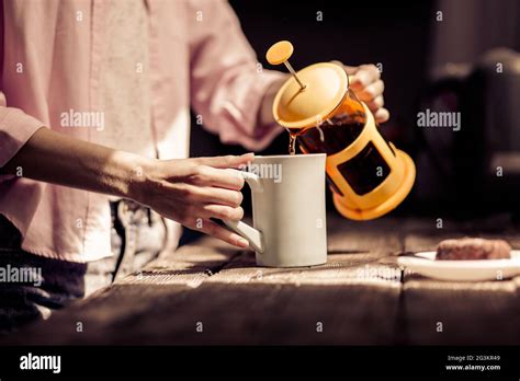 Pouring Tea Hi Res Stock Photography And Images Alamy