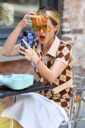 Zoey Deutch Not Ok Filming Set In New York Celebmafia