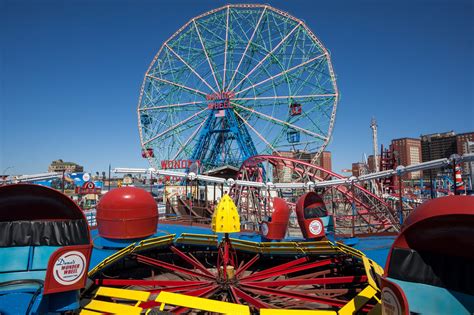 Photos See Coney Islands Historic Wonder Wheel Get Ready For The