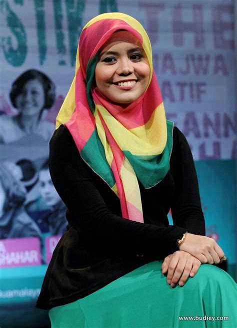 Najwa Latif Celebs Fashion Hijab
