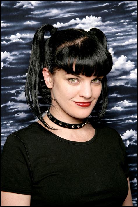 Hair Dye Allergy Pauley Perette Ncis Stars Abby Sciuto Gothic Hairstyles Actrices Hollywood