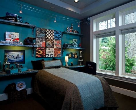 I have 5 boys, the oldest is 17, then we have a 13 year old, an 11 year old, and a six year old that all share a room at the moment because the youngest ( who is 4) has to sleep downstairs. Bedroom Decorating Ideas For Boys | Boy Bedroom Ideas