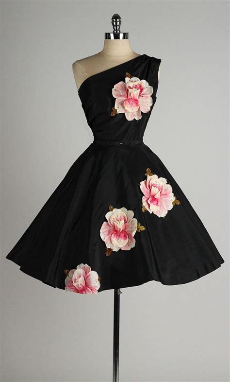 Black with a cute pattern of blue and green flowers. 94 best Bula dress pattern images on Pinterest | Island ...