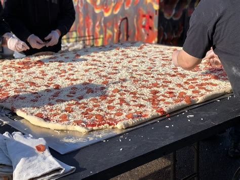 Enormous World Record Pizza Now On The Menu At Michigan Restaurant