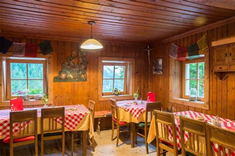 Gastfreundschaft ist den hubers ins herz gelegt und kochen, am liebsten in großen mengen, ist eine leidenschaft der wirtin. Hans Berger Haus (936m)