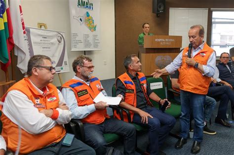 Comitiva Do Governo Federal Visita Reas Atingidas Por Enchentes Em Sc