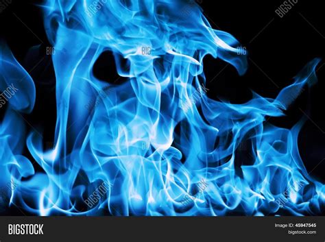 Imagen Y Foto Fuego Azul Sobre Un Prueba Gratis Bigstock