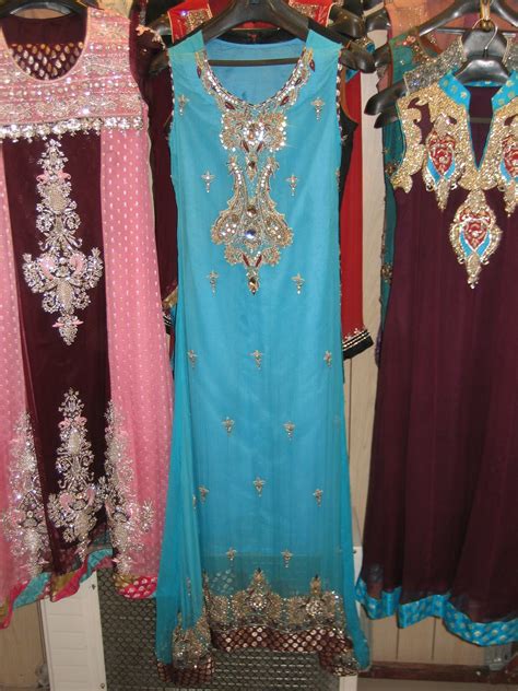 Pakistani clothing refers to the ethnic clothing that is typically worn by people in the country of pakistan and by the people of pakistani origin. We sell Indian dresses and Pakistani fashion clothes ...