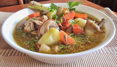 Potong daging ayam menjadi beberapa bagian. Resep Sop Ayam Lezat Dan Gurih