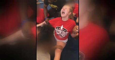 Teen Cheerleader Forced Into Split The World Is A Scary Place Cbs News