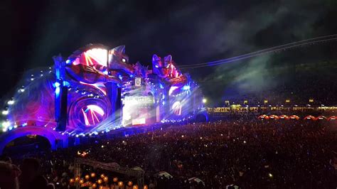 Since host is bound to master of untold daos. Dimitri Vegas & Like Mike @ Untold Festival Romania - YouTube