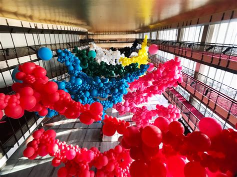 Trippy Clusters Of Inflated Dna At The Nyc Ballet Jihan Zencirli Aka Geronimo Brooklyn Street Art