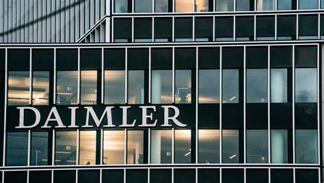 Daimler Aktie Trotz Massivem Gewinneinbruch Im Plus Manager Magazin