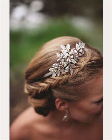 23 Exquisite Hair Adornments For The Bride ~ We This Moncheribridals
