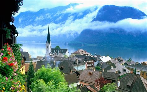 Hallstatt town, autriche, aquarelle illustration, lanscape art print hallstatt est un village situé sur la rive ouest du lac hallstatt, dans la région montagneuse de salzkammergut en autriche. Autriche paysage | Arts et Voyages