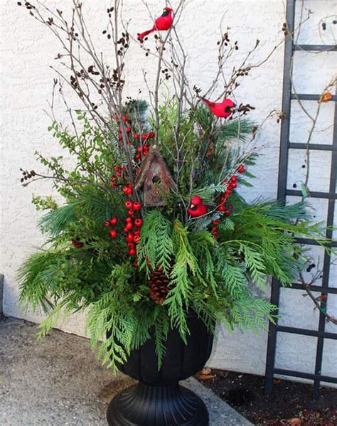 20 Most Amazing Outdoor Winter Planters For Christmas Season Homemydesign