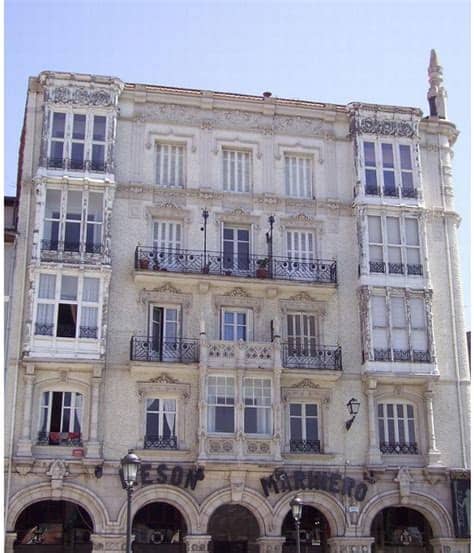 Piso de 95 m2 distribuidos en salón comedor con terraza cerrada arkos inmobiliaria vende espectacular casa solariega en el centro de mioño.¡única!casa individual de piedra con 3. Casa de Los Chelines