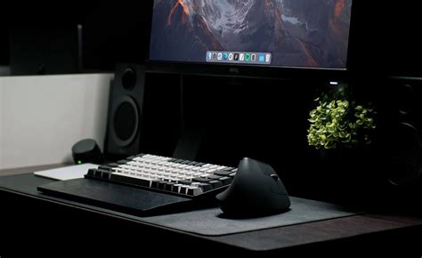 7 Best Minimalist Desk Setups For Your Workspace Gridfiti Decorar