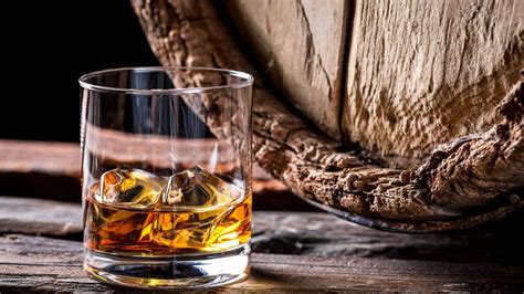 What Food Goes With Whiskey 6 Best Pairings European Bartender School