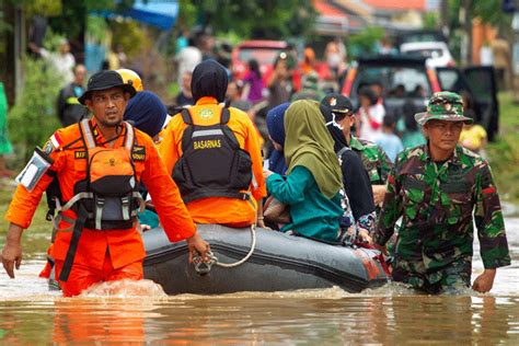 Indonesia Floods Landslides Claim 59 Lives Borneopost Online