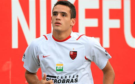 Renato portaluppi (born 9 september 1962), known as renato gaúcho, is a brazilian football coach and former footballer who played as a right winger. Em entrevista, Renato Augusto diz torcer para Flamengo e ...