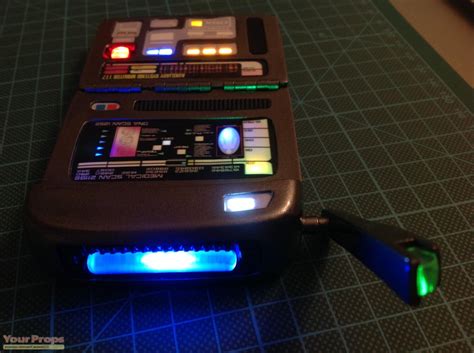 Having long since made it home, an aged admiral janeway breaks starfleet directives and temporal laws to take a last stab at an old enemy and shorten voyager's journey home. Star Trek: Voyager Hero Endgame medical Tricorder Prop ...