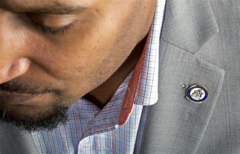 How To Wear A Lapel Pin A Quick Guide To A Fun Trend Jewelry Guide Gambaran