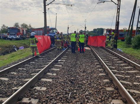 Poważny wypadek pociągu z samochodem OSTROW24 tv Ostrów Wielkopolski